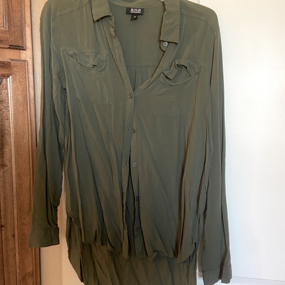 High/Lo olive long sleeve top. Size M